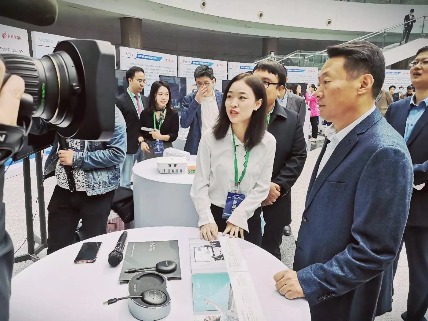 向合肥市市委书记虞爱华汇报工作
