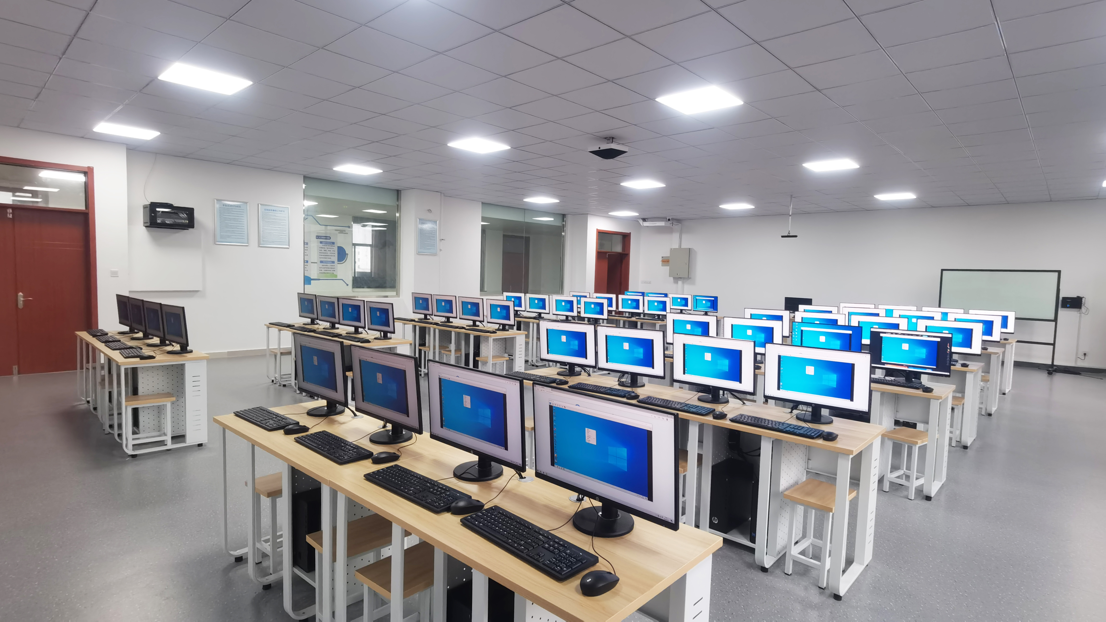 安徽电子信息职业技术学院1.png